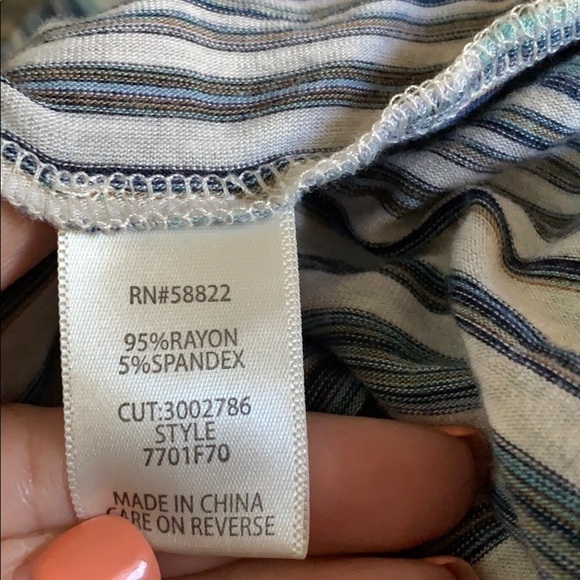 Max studio Stripe cold shoulder blouse - Picture 6 of 7